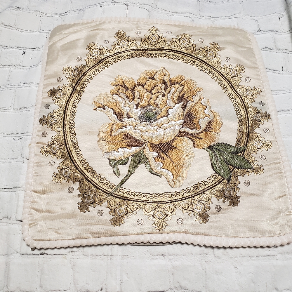 Live well pillow cover.